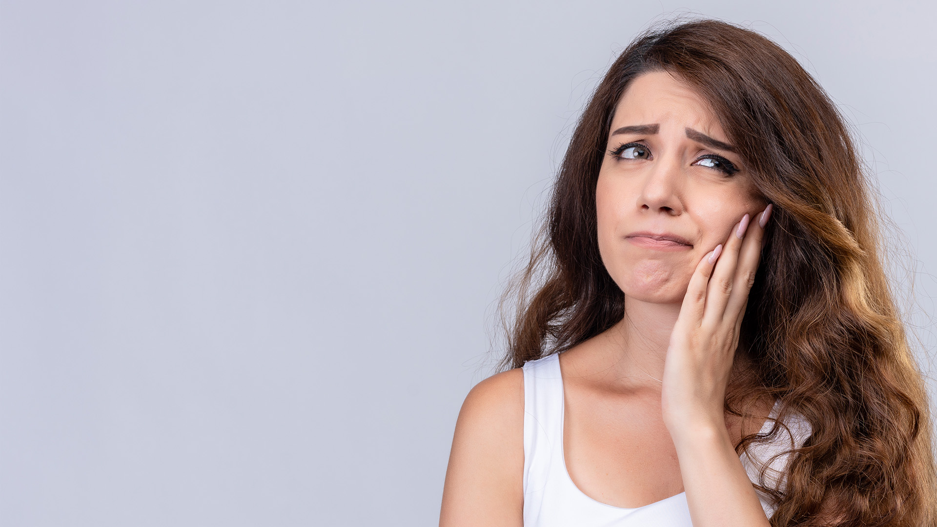 a young girl in toothache seeking root canal modesto
